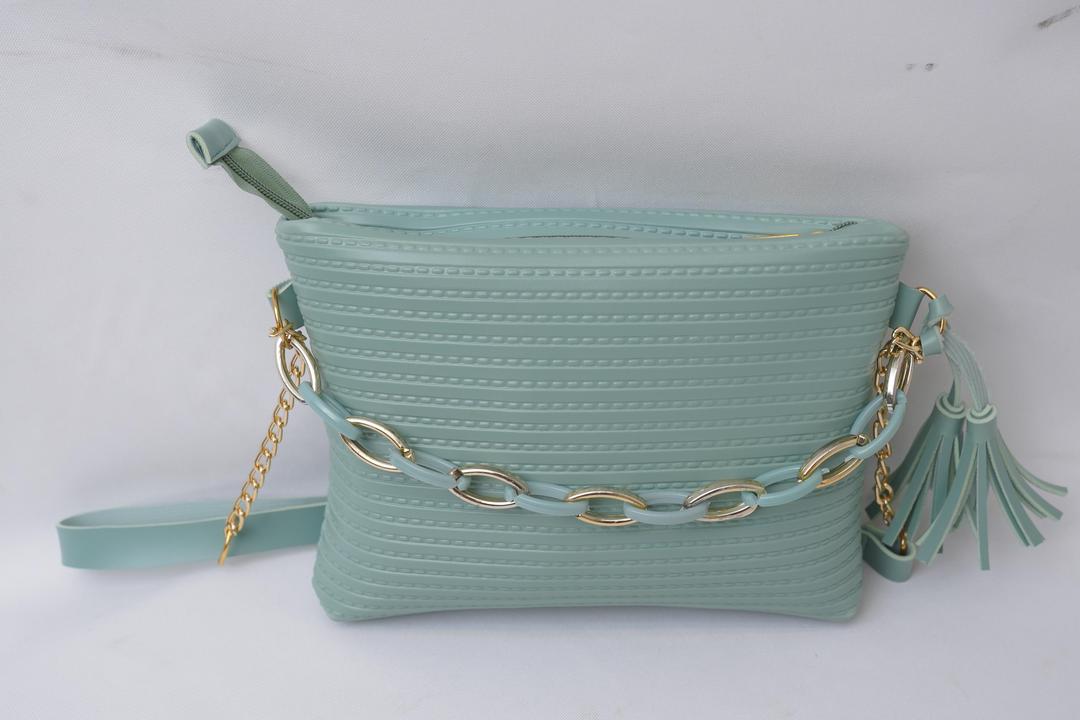 Trendy Women's Lining Textured Hand Bag