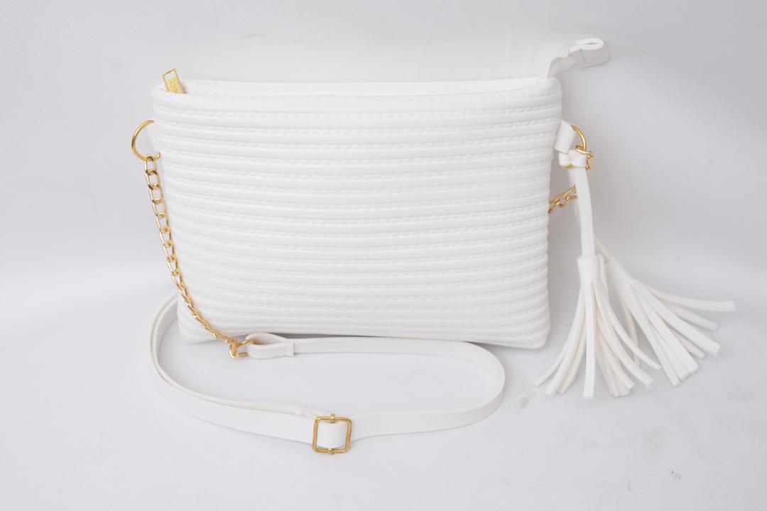 Trendy Women's Lining Textured Hand Bag